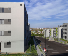 Londrina, 25 de outubro de 2024 - O governador em exercício Darci Piana inaugura residencial com 512 apartamentos dentro do programa Casa Fácil Paraná.