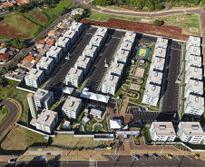 Londrina, 25 de outubro de 2024 - O governador em exercício Darci Piana inaugura residencial com 512 apartamentos dentro do programa Casa Fácil Paraná.