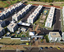 Londrina, 25 de outubro de 2024 - O governador em exercício Darci Piana inaugura residencial com 512 apartamentos dentro do programa Casa Fácil Paraná.