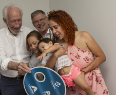 Londrina, 25 de outubro de 2024 - O governador em exercício Darci Piana inaugura residencial com 512 apartamentos dentro do programa Casa Fácil Paraná.