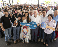 Londrina, 25 de outubro de 2024 - O governador em exercício Darci Piana inaugura residencial com 512 apartamentos dentro do programa Casa Fácil Paraná.