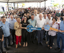 Londrina, 25 de outubro de 2024 - O governador em exercício Darci Piana inaugura residencial com 512 apartamentos dentro do programa Casa Fácil Paraná.