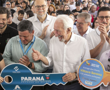 Londrina, 25 de outubro de 2024 - O governador em exercício Darci Piana inaugura residencial com 512 apartamentos dentro do programa Casa Fácil Paraná.