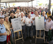 Londrina, 25 de outubro de 2024 - O governador em exercício Darci Piana inaugura residencial com 512 apartamentos dentro do programa Casa Fácil Paraná.