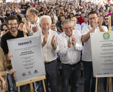 Londrina, 25 de outubro de 2024 - O governador em exercício Darci Piana inaugura residencial com 512 apartamentos dentro do programa Casa Fácil Paraná.