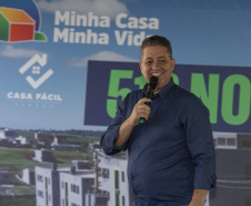 Londrina, 25 de outubro de 2024 - O governador em exercício Darci Piana inaugura residencial com 512 apartamentos dentro do programa Casa Fácil Paraná.