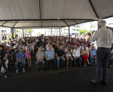 Londrina, 25 de outubro de 2024 - O governador em exercício Darci Piana inaugura residencial com 512 apartamentos dentro do programa Casa Fácil Paraná.