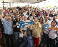 Londrina, 25 de outubro de 2024 - O governador em exercício Darci Piana inaugura residencial com 512 apartamentos dentro do programa Casa Fácil Paraná.