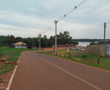 Pavimentação de via para praia de água doce em Altônia muda realidade local passado um ano