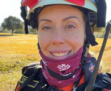 Bombeira paranaense participa de curso de referência sobre prevenção e combate a incêndios florestais no Chile