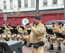  Música, alegria e esperança: Banda da PMPR celebra show para crianças do Hospital Pequeno Príncipe