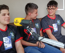 Estudantes de Campo Mourão desenvolvem projeto inovador que ransforma casca de laranja em material de construção sustentável