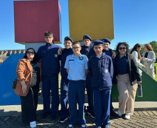 Estudantes de Campo Mourão desenvolvem projeto inovador que ransforma casca de laranja em material de construção sustentável