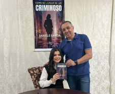 Aos 18 anos, estudante de colégio estadual em Cafezal do Sul publica livro com apoio da escola