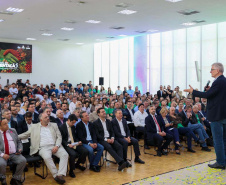 Governador libera R$ 100 milhões em máquinas para estradas rurais da RMC