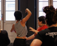Com apoio do Estado, artistas encerram programa de formação cênica  com apresentações gratuitas na Alfaiataria