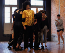Com apoio do Estado, artistas encerram programa de formação cênica  com apresentações gratuitas na Alfaiataria