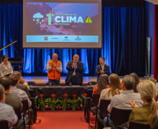 CONFERÊNCIA REÚNE REPRESENTANTES DE PREFEITURAS PARA INTERPRETAR DADOS METEOROLÓGICOS NO PARANÁ