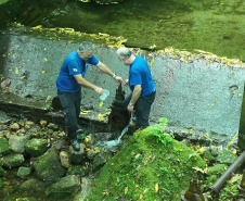 Projeto SegHidro realiza coletas em minas e poço da Sanepar no Litoral