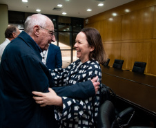 Estado firma acordo para retomada das obras do MAC-PR