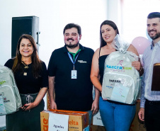 Entrega de Kits de Bebês