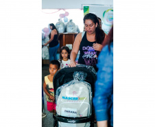 Entrega de Kits de Bebês