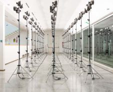 Com espetáculo cênico e musical e mostra multilinguagens, MUPA inaugura exposição “Céu-Eclipse”