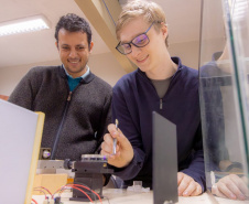 Paraná incentiva o fomento à pesquisa com bolsas que cobrem toda a trajetória acadêmica e profissional