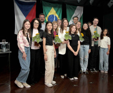 Alunos do CJAP recebem certificação internacional da República Tcheca