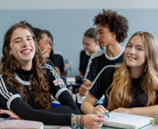 ENEM 2025: Mais de 195 mil estudantes do Paraná realizam a prova neste domingo