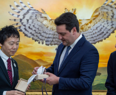 Governador Ratinho Junior recebe honraria de província japonesa
