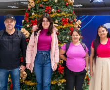 Embarque de produtoras de seda para a França