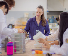 Paraná incentiva o fomento à pesquisa com bolsas que cobrem toda a trajetória acadêmica e profissional