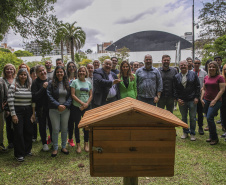 MON recebe três casas de abelhas nativas do Projeto Poliniza Paraná