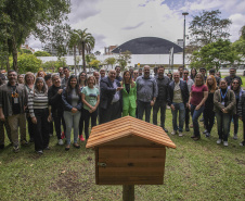 MON recebe três casas de abelhas nativas do Projeto Poliniza Paraná