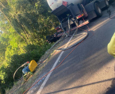  gás tombado na PR-182, para ilustrar aviso sobre segundo dia de trabalhos.