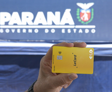 Estado entrega primeiros cartões de até R$ 50 mil para reconstrução de casas em Rio Bonito do Iguaçu