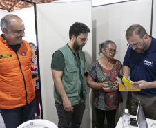 Estado entrega primeiros cartões de até R$ 50 mil para reconstrução de casas em Rio Bonito do Iguaçu