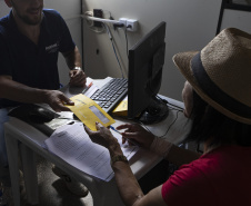 Estado entrega primeiros cartões de até R$ 50 mil para reconstrução de casas em Rio Bonito do Iguaçu