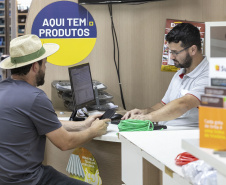 Estado entrega primeiros cartões de até R$ 50 mil para reconstrução de casas em Rio Bonito do Iguaçu