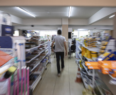 Estado entrega primeiros cartões de até R$ 50 mil para reconstrução de casas em Rio Bonito do Iguaçu