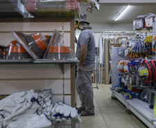 Estado entrega primeiros cartões de até R$ 50 mil para reconstrução de casas em Rio Bonito do Iguaçu