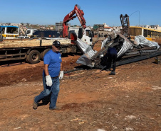 Caminhões cedidos pelo Instituto Água e Terra (IAT) já estão atuando na reconstrução de Rio Bonito do Iguaçu