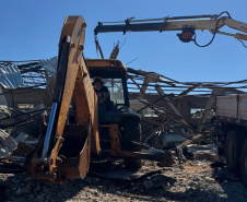 Caminhões cedidos pelo Instituto Água e Terra (IAT) já estão atuando na reconstrução de Rio Bonito do Iguaçu