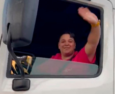 SESA Carreta Saúde da Mulher conta uma equipe formada apenas por mulheres, inclusive a motorista