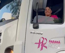 Carreta Saúde da Mulher conta uma equipe formada apenas por mulheres, inclusive a motorista