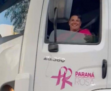 Carreta Saúde da Mulher conta uma equipe formada apenas por mulheres, inclusive a motorista