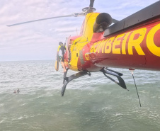 BOMBEIROS - Helicóptero Arcanjo 01 inicia prontidão no litoral após treinamento conjunto de resgate aéreo
