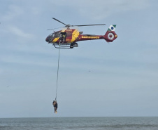 BOMBEIROS - Helicóptero Arcanjo 01 inicia prontidão no litoral após treinamento conjunto de resgate aéreo