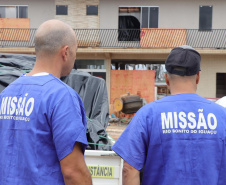 Carrinhos de mão produzidos por custodiados de Piraquara já estão sendo utilizados na reconstrução de Rio Bonito do Iguaçu